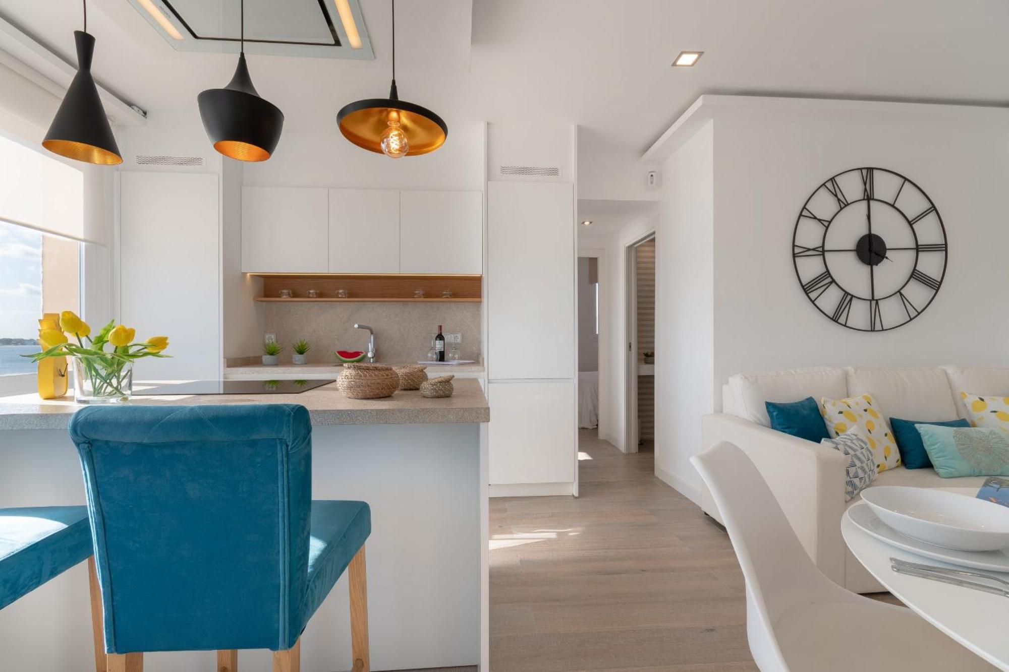 First Line Apartment *